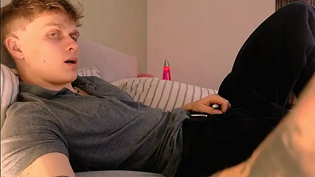 Snapshot of TalkingHead_0_ chatting on 10-06-25, 11:40 TalkingHead 0 online show from 10-06-25, 11:40