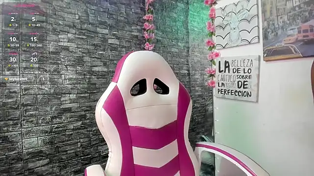 Snapshot of karoll__sex chatting on 10-25-25, 12:34 karoll sex online show from 10-25-25, 12:34