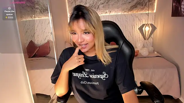 Emilly mell online show from 10-17-25, 11:57