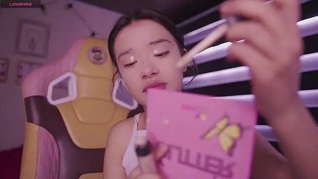 Lana Dreams  online show from 11-15-25, 12:45