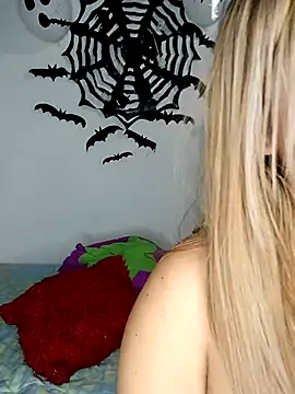 Snapshot of Emily__Hott chatting on 10-08-25, 02:42 Emily Hott online show from 10-08-25, 02:42