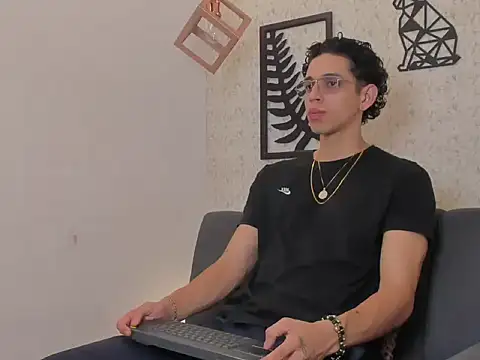 Snapshot of nicolai_drake chatting on 09-17-25, 03:30 nicolai drake online show from 09-17-25, 03:30