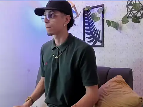 Snapshot of nicolai_drake chatting on 10-12-25, 01:04 nicolai drake online show from 10-12-25, 01:04