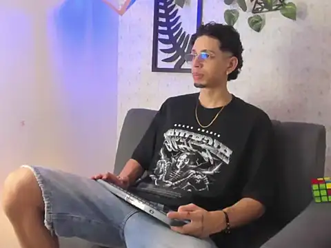 Snapshot of nicolai_drake chatting on 10-19-25, 07:58 nicolai drake online show from 10-19-25, 07:58