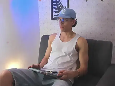 Snapshot of nicolai_drake chatting on 10-26-25, 07:42 nicolai drake online show from 10-26-25, 07:42