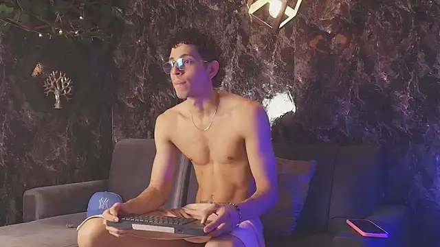 Snapshot of nicolai_drake chatting on 11-16-25, 08:25 nicolai drake online show from 11-16-25, 08:25