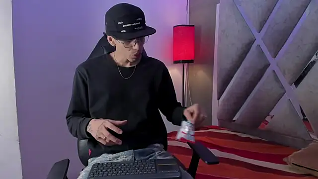 Snapshot of nicolai_drake chatting on 11-30-25, 04:16 nicolai drake online show from 11-30-25, 04:16