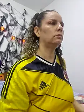 Nina vallon online show from 10-20-25, 01:44