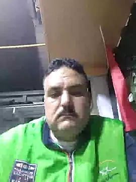 Snapshot of mM0140 chatting on 12-13-25, 11:21 mM0140 online show from 12-13-25, 11:21