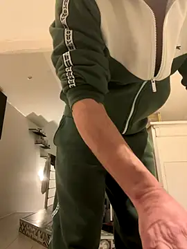 AZOPMOB18999 online show from 12-03-25, 07:56