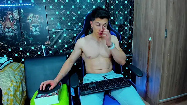 Snapshot of javiersexymann chatting on 09-28-25, 04:07 javiersexymann online show from 09-28-25, 04:07