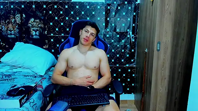 Snapshot of javiersexymann chatting on 12-16-25, 05:45 javiersexymann online show from 12-16-25, 05:45