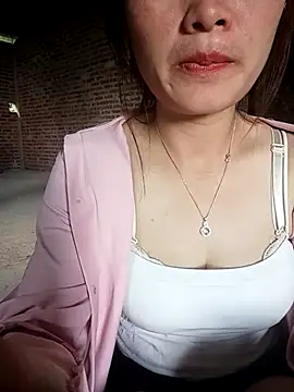 Snapshot of Findongg chatting on 09-17-25, 05:42 Findongg online show from 09-17-25, 05:42