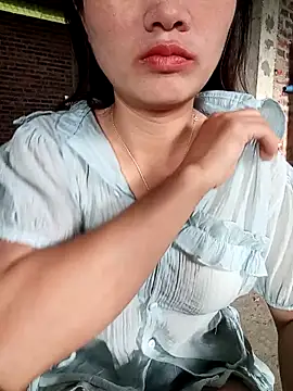 Snapshot of Findongg chatting on 09-18-25, 12:01 Findongg online show from 09-18-25, 12:01