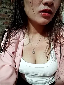 Snapshot of Findongg chatting on 09-26-25, 03:32 Findongg online show from 09-26-25, 03:32