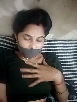 Snapshot of JULEE-740 chatting on 09-20-25, 03:40 JULEE-740 online show from 09-20-25, 03:40