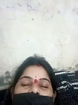 Snapshot of JULEE-740 chatting on 09-27-25, 04:28 JULEE-740 online show from 09-27-25, 04:28