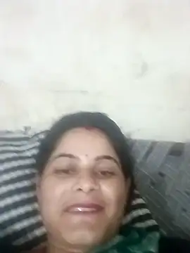 Snapshot of JULEE-740 chatting on 10-03-25, 08:33 JULEE-740 online show from 10-03-25, 08:33