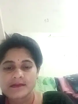 Snapshot of JULEE-740 chatting on 10-11-25, 04:05 JULEE-740 online show from 10-11-25, 04:05