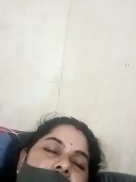 Snapshot of JULEE-740 chatting on 10-13-25, 10:10 JULEE-740 online show from 10-13-25, 10:10