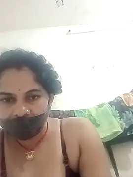 Snapshot of JULEE-740 chatting on 10-15-25, 11:38 JULEE-740 online show from 10-15-25, 11:38