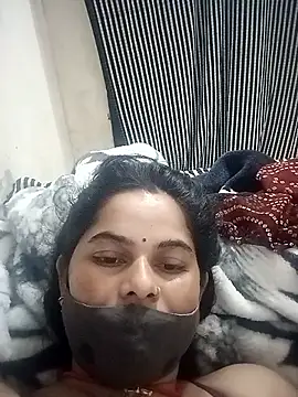 Snapshot of JULEE-740 chatting on 10-25-25, 12:18 JULEE-740 online show from 10-25-25, 12:18