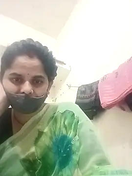 Snapshot of JULEE-740 chatting on 10-30-25, 07:10 JULEE-740 online show from 10-30-25, 07:10