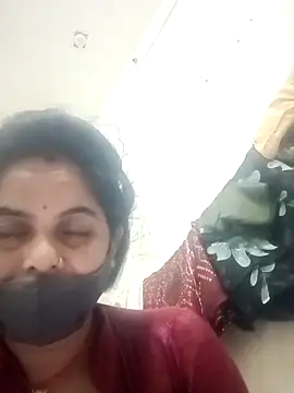 Snapshot of JULEE-740 chatting on 10-31-25, 08:32 JULEE-740 online show from 10-31-25, 08:32