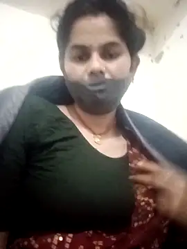 Snapshot of JULEE-740 chatting on 11-14-25, 12:31 JULEE-740 online show from 11-14-25, 12:31