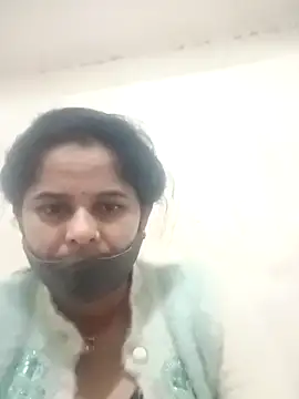 Snapshot of JULEE-740 chatting on 11-17-25, 06:14 JULEE-740 online show from 11-17-25, 06:14