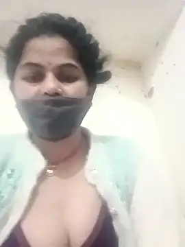 Snapshot of JULEE-740 chatting on 11-30-25, 03:21 JULEE-740 online show from 11-30-25, 03:21