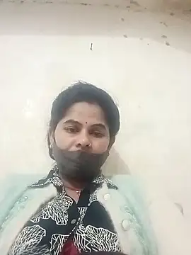 Snapshot of JULEE-740 chatting on 11-30-25, 06:01 JULEE-740 online show from 11-30-25, 06:01