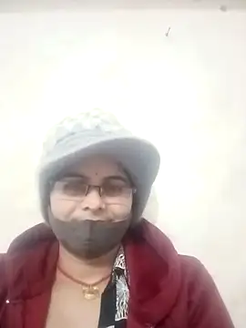 Snapshot of JULEE-740 chatting on 12-05-25, 03:20 JULEE-740 online show from 12-05-25, 03:20