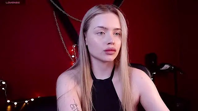 Snapshot of AvroraGoldie chatting on 12-03-25, 10:46 AvroraGoldie online show from 12-03-25, 10:46