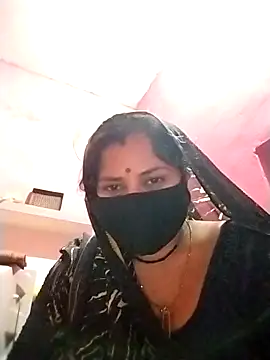 Snapshot of Rajnee33A chatting on 04-14-26, 01:06 Rajnee33A online show from 04-14-26, 01:06