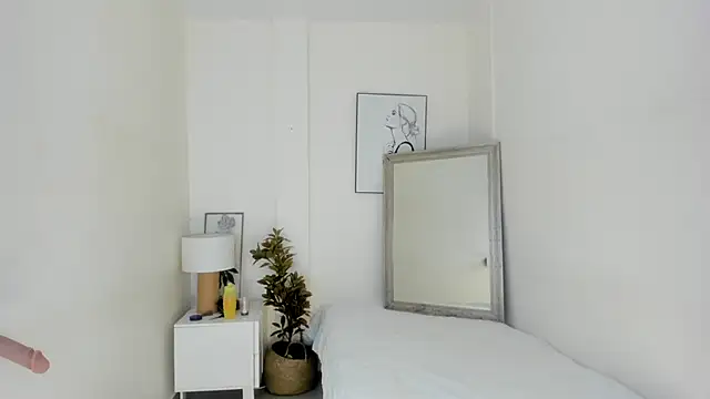 Snapshot of emy_barnert chatting on 12-02-25, 12:32 emy barnert online show from 12-02-25, 12:32