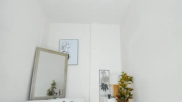 Snapshot of emy_barnert chatting on 12-14-25, 12:32 emy barnert online show from 12-14-25, 12:32