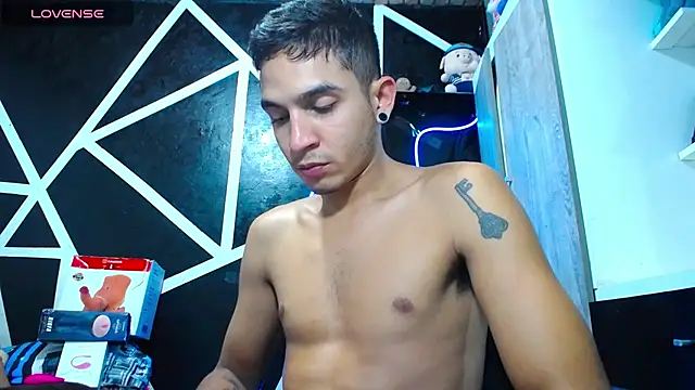 Angel latinboy online show from 02-20-25, 01:36