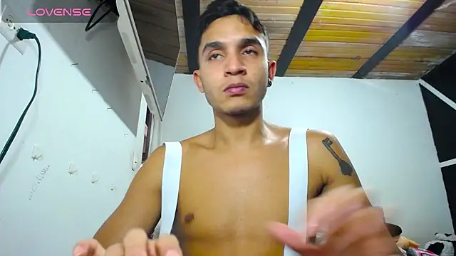 Angel latinboy online show from 03-04-25, 09:11