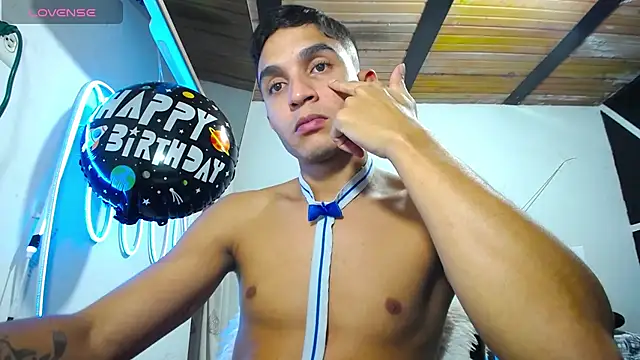 Angel latinboy online show from 03-17-25, 10:28
