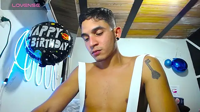 Angel latinboy online show from 03-20-25, 11:12