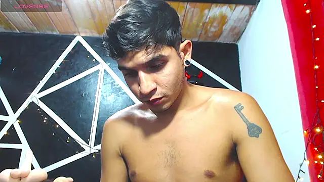 Angel latinboy online show from 10-01-25, 09:21