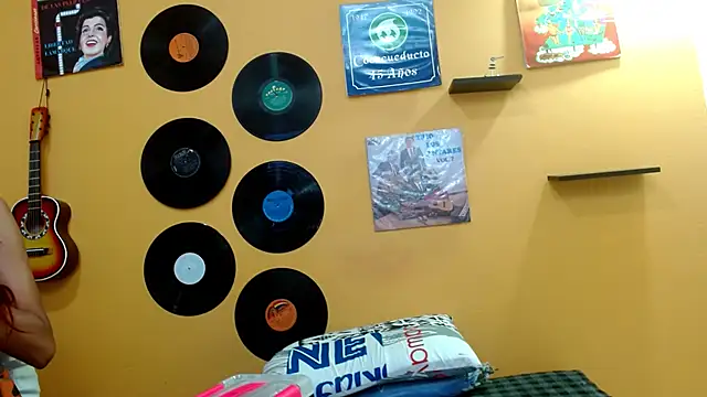 skinnyverus18 online show from 09-29-25, 06:35