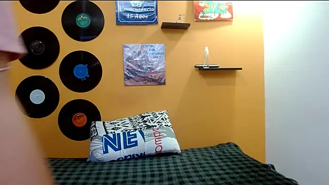 skinnyverus18 online show from 10-09-25, 06:28