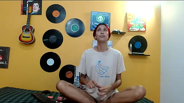 skinnyverus18 online show from 11-19-25, 07:03