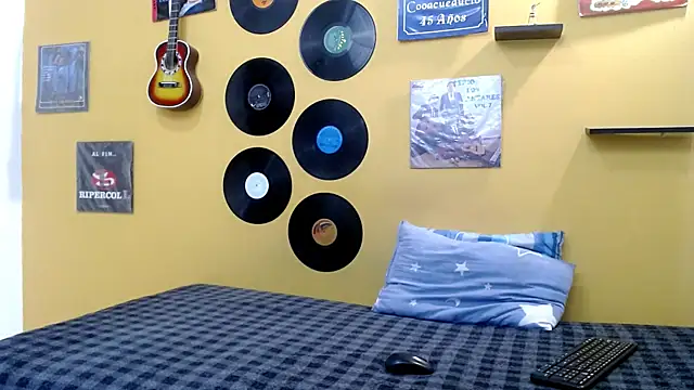 skinnyverus18 online show from 04-08-26, 07:14