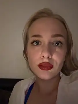 Snapshot of DaryaDoll chatting on 11-21-25, 11:03 DaryaDoll online show from 11-21-25, 11:03