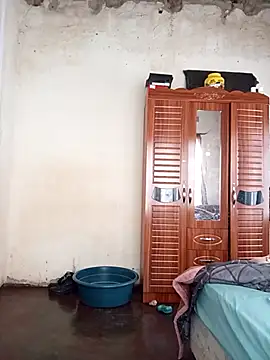 Snapshot of small_D94 chatting on 09-27-25, 07:02 small D94 online show from 09-27-25, 07:02