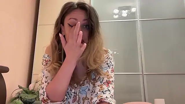 Snapshot of Ange1Alexis chatting on 09-21-25, 05:03 Ange1Alexis online show from 09-21-25, 05:03