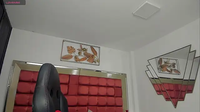 SaraWagner  online show from 10-09-25, 12:08